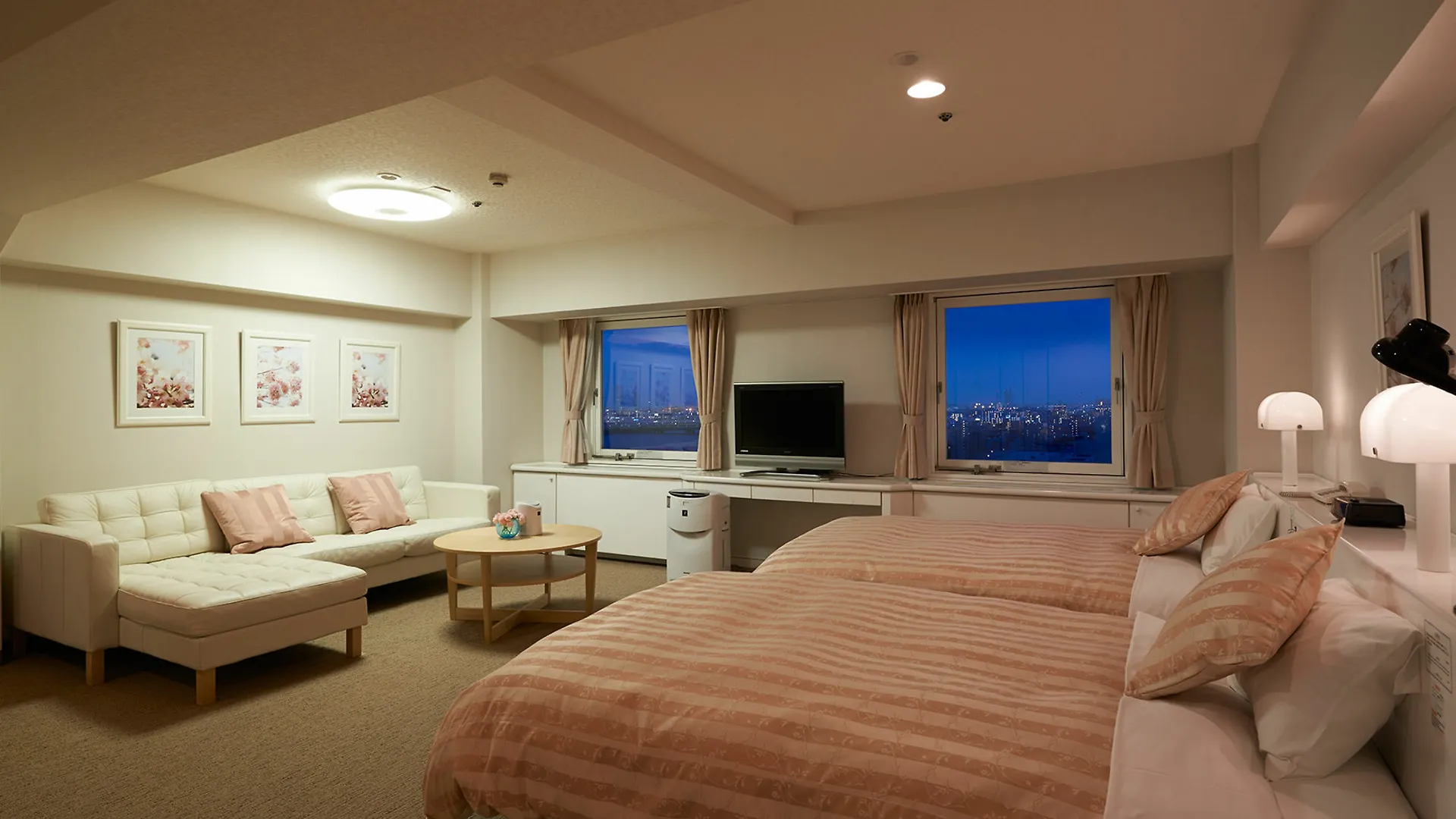 Hotel Plaza Osaka 4*,  Japan