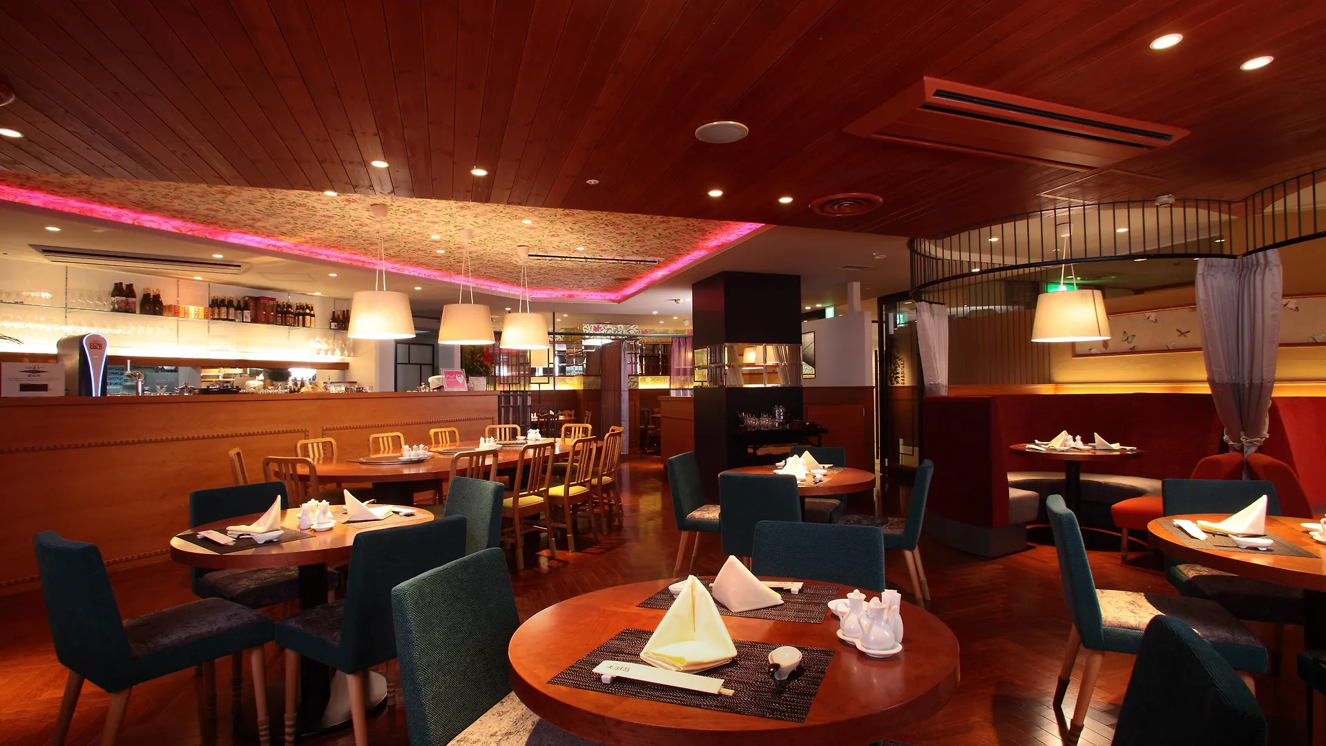 Hotel Plaza Osaka location